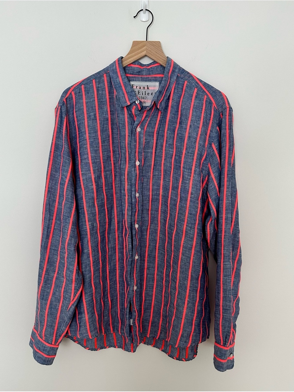 Frank & Eileen | Chambray Linen
Neon Pink Stripe Barry Shirt sz XL - Picture 3 of 12